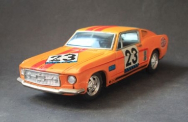 Bandai Ford Mustang Fastback 1969 Tinmodel with frictiondrive (6572)
